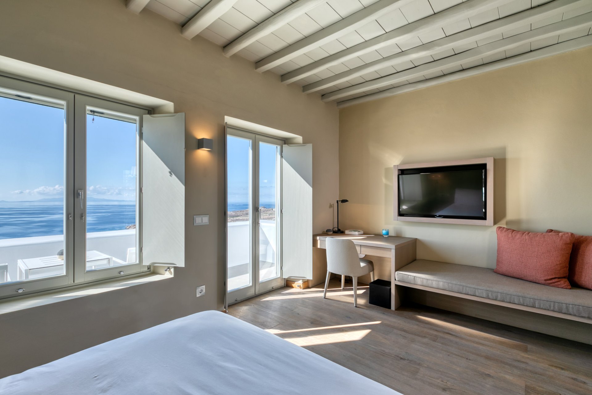 Cavo Dante Villa - The Estate