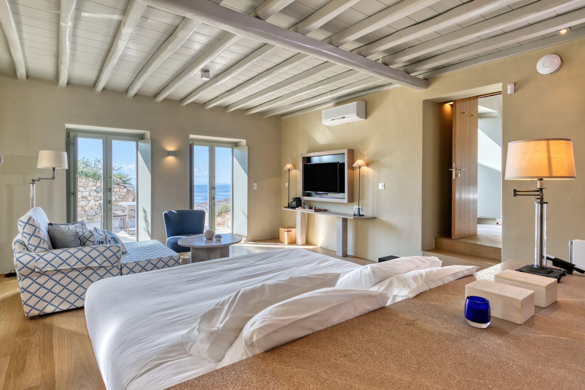 Cavo Dante Villa - The Estate
